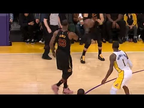 The Art of No-Look Passes: Mastering Basketball&#8217;s Sneakiest Technique